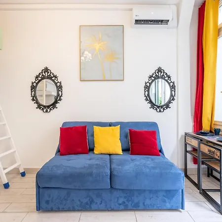 Little Boudoir Of Champs-elysées
