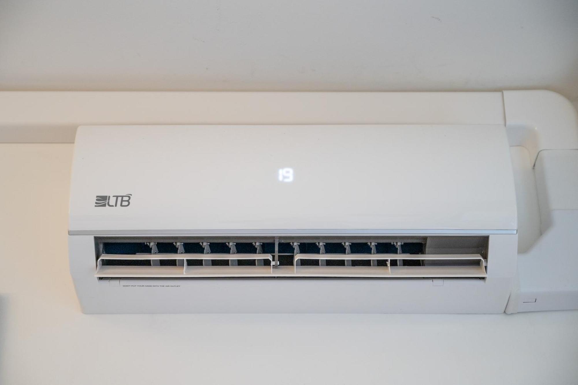 Little Boudoir Of Champs-elysées